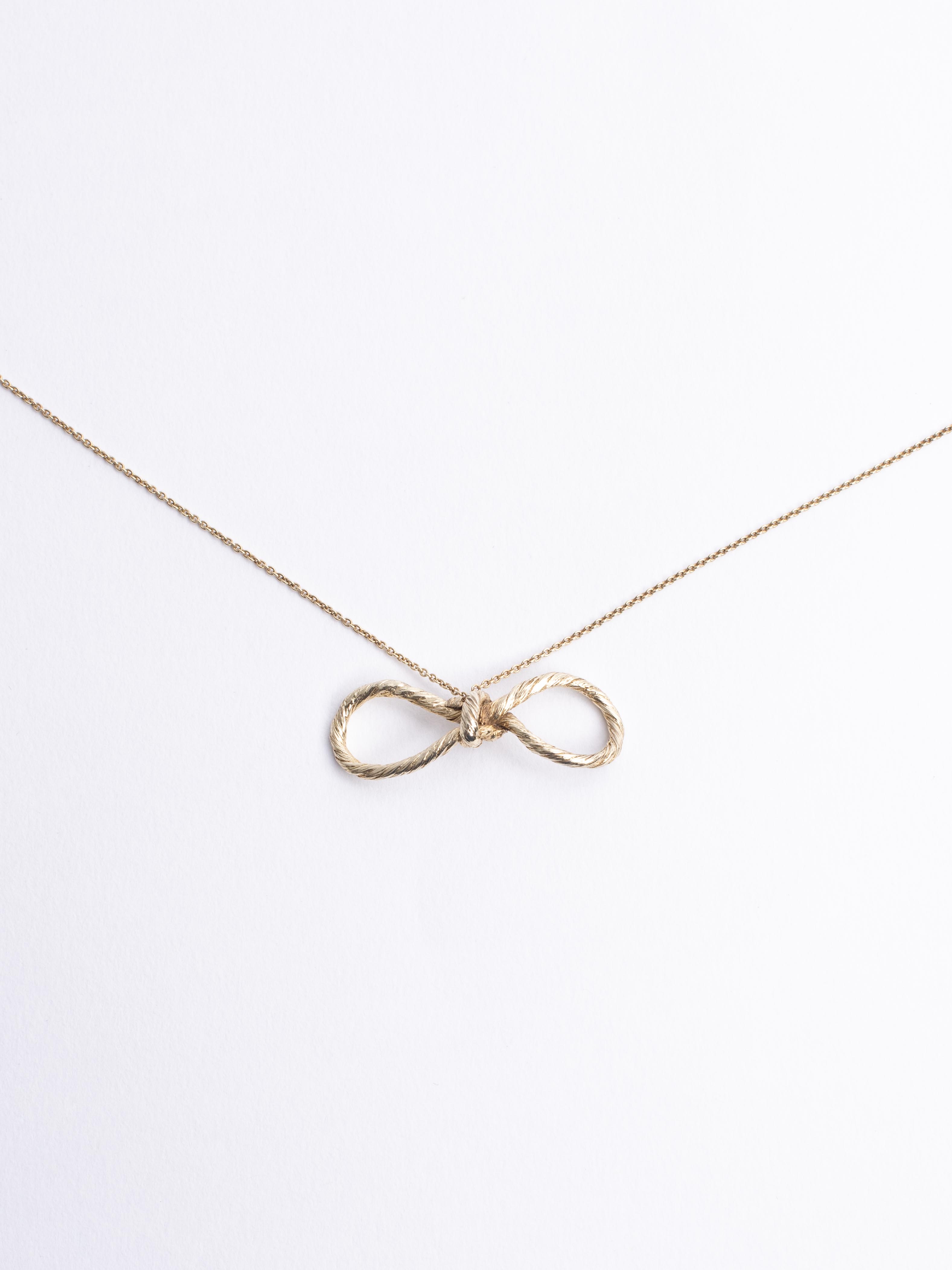 Bow necklace