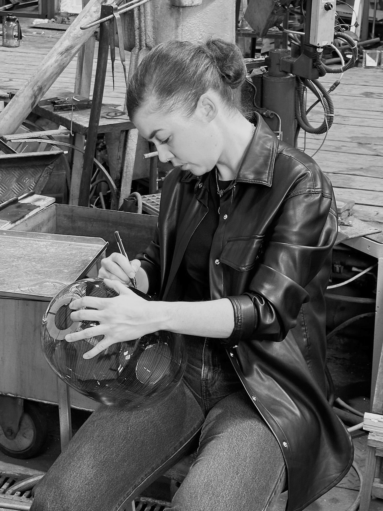 Sacred Bond vase 20 cm