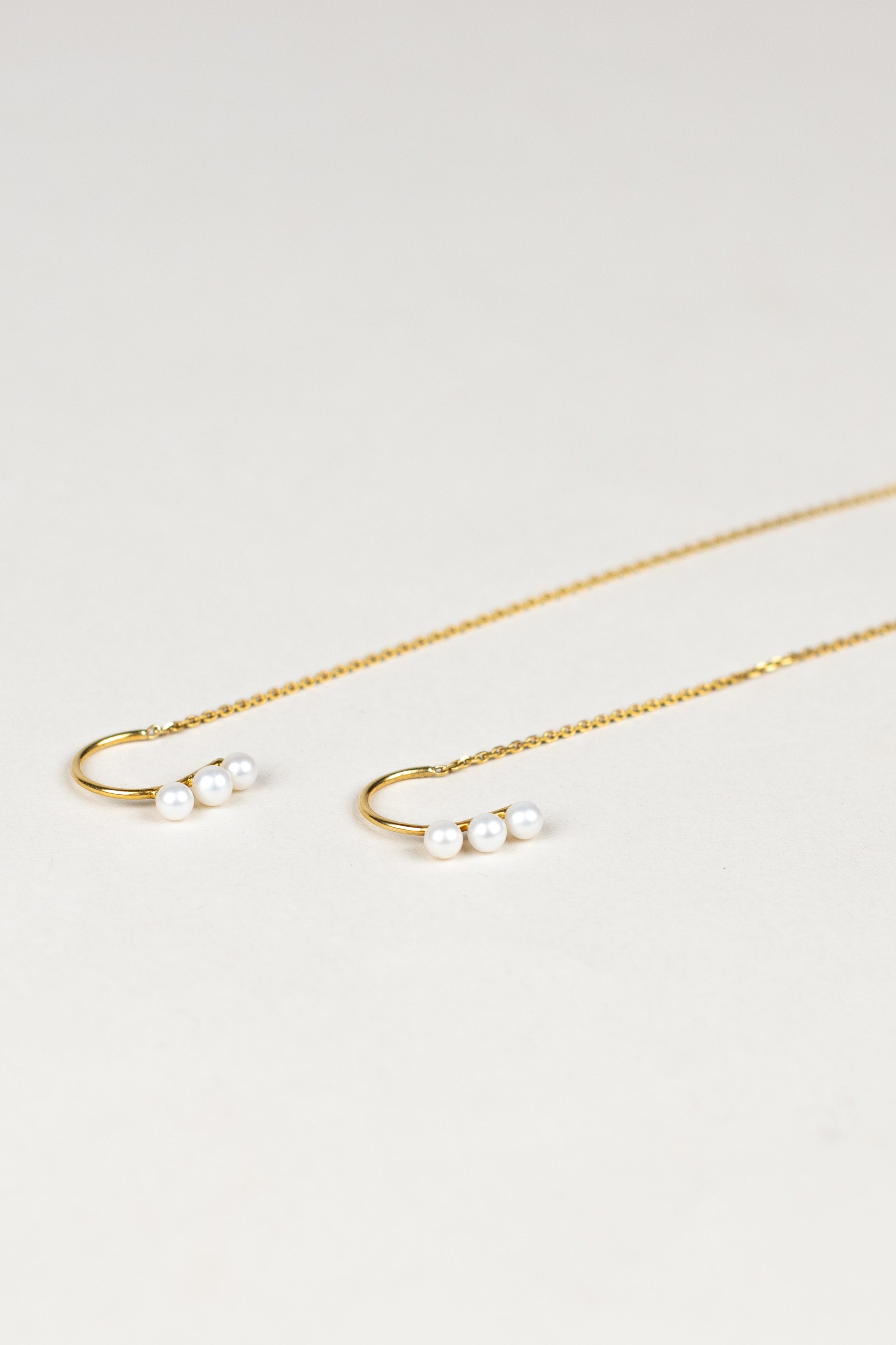 Chain pearl earrings