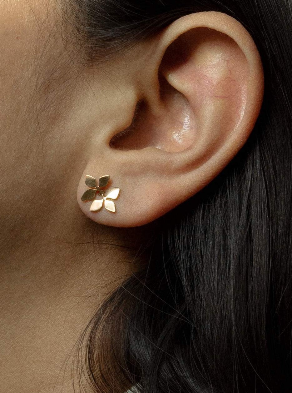 Mini náušnice s břečťanem