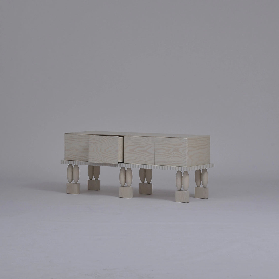 Noveau LCI4 commode