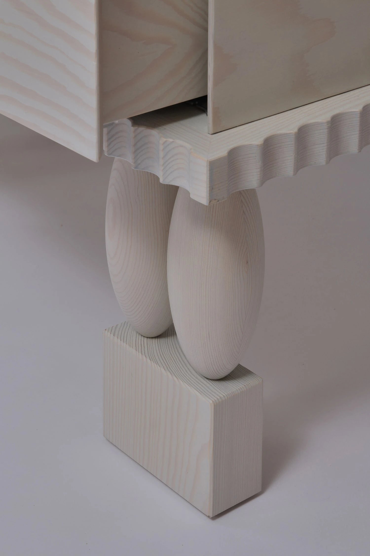 Noveau LCI4 commode