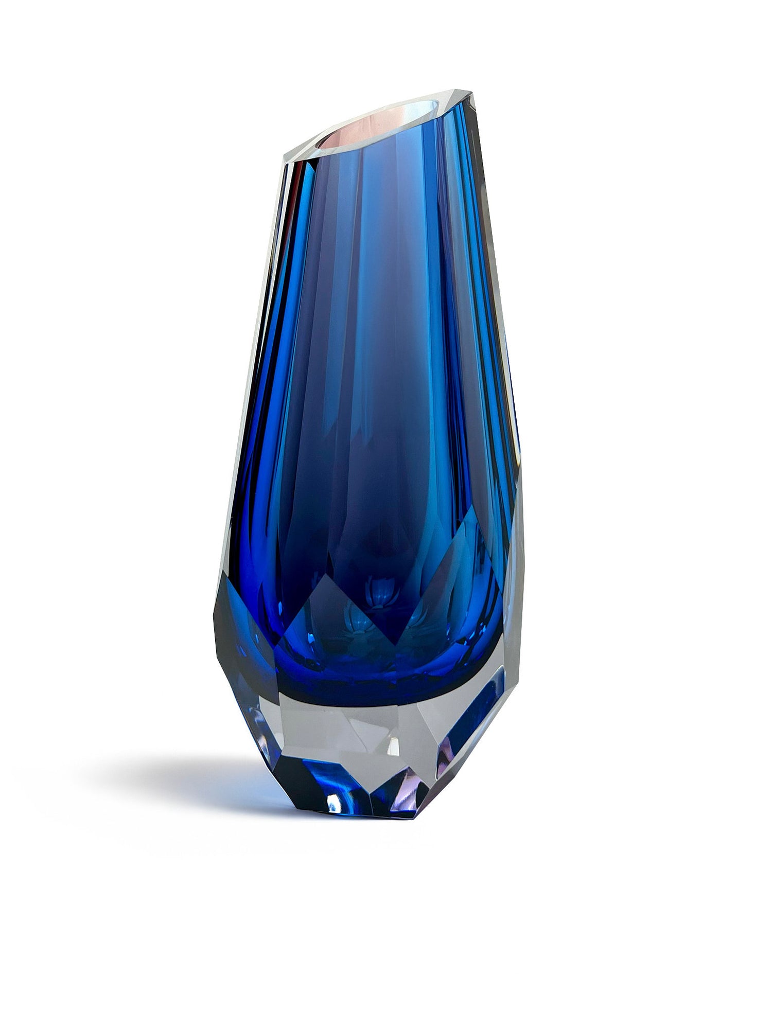 Regal dragon vase